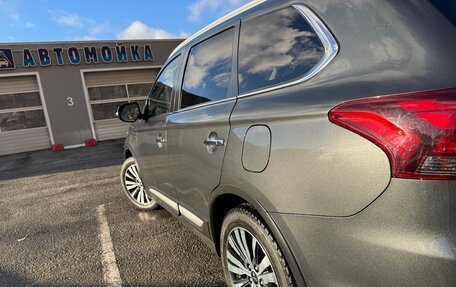 Mitsubishi Outlander III рестайлинг 3, 2021 год, 3 390 000 рублей, 21 фотография