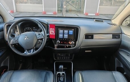 Mitsubishi Outlander III рестайлинг 3, 2021 год, 3 390 000 рублей, 29 фотография