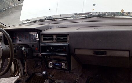 Nissan Terrano II рестайлинг, 1988 год, 165 000 рублей, 16 фотография