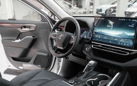 Toyota Highlander, 2025 год, 5 999 000 рублей, 6 фотография