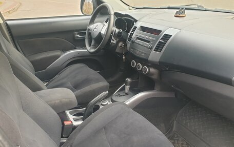 Mitsubishi Outlander III рестайлинг 3, 2007 год, 750 000 рублей, 14 фотография