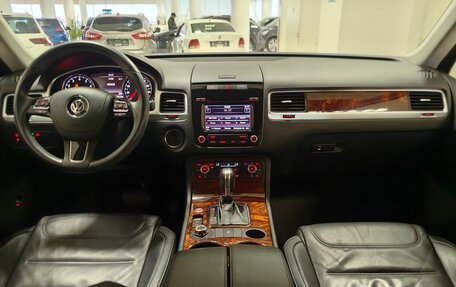 Volkswagen Touareg III, 2011 год, 1 959 000 рублей, 12 фотография