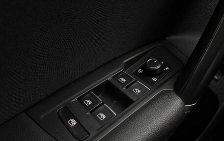 Volkswagen Tiguan II, 2018 год, 2 449 000 рублей, 16 фотография