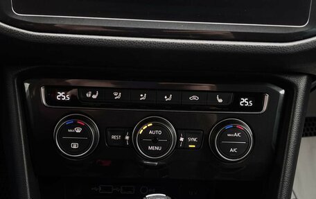 Volkswagen Tiguan II, 2018 год, 2 449 000 рублей, 30 фотография