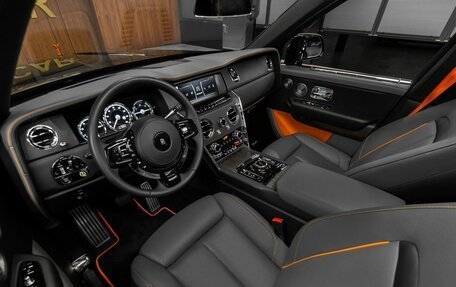 Rolls-Royce Cullinan, 2019 год, 30 000 000 рублей, 13 фотография