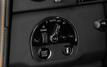 Rolls-Royce Cullinan, 2019 год, 30 000 000 рублей, 15 фотография