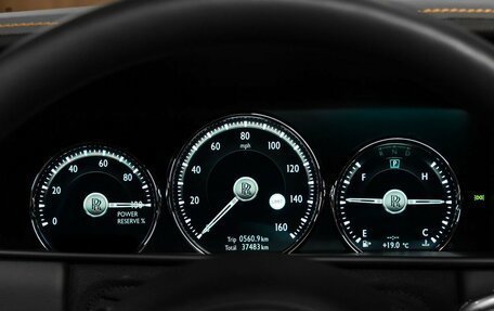 Rolls-Royce Cullinan, 2019 год, 30 000 000 рублей, 17 фотография