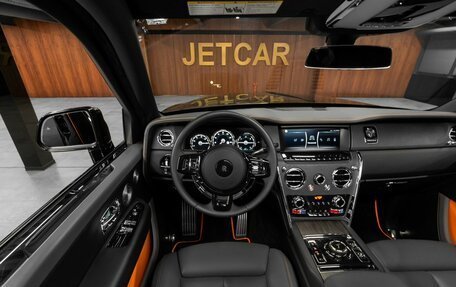 Rolls-Royce Cullinan, 2019 год, 30 000 000 рублей, 16 фотография