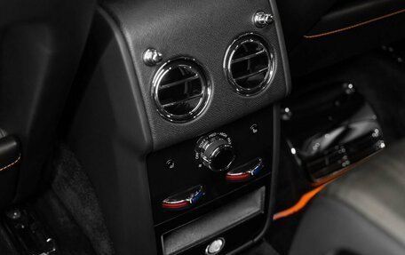 Rolls-Royce Cullinan, 2019 год, 30 000 000 рублей, 26 фотография