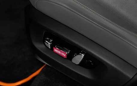 Rolls-Royce Cullinan, 2019 год, 30 000 000 рублей, 12 фотография