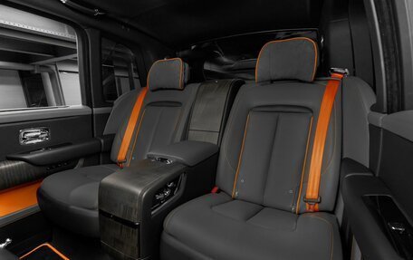 Rolls-Royce Cullinan, 2019 год, 30 000 000 рублей, 27 фотография