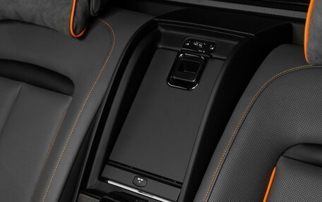 Rolls-Royce Cullinan, 2019 год, 30 000 000 рублей, 29 фотография