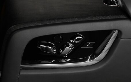 Rolls-Royce Cullinan, 2019 год, 30 000 000 рублей, 28 фотография