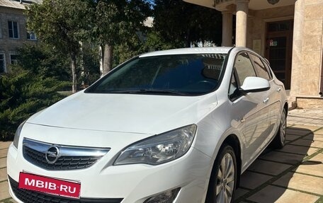 Opel Astra J, 2011 год, 730 000 рублей, 1 фотография