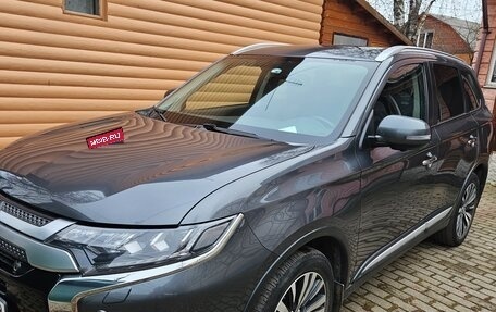 Mitsubishi Outlander III рестайлинг 3, 2019 год, 2 500 000 рублей, 1 фотография