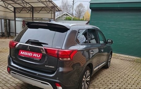 Mitsubishi Outlander III рестайлинг 3, 2019 год, 2 500 000 рублей, 6 фотография