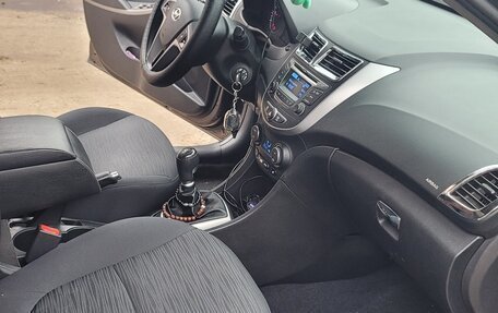 Hyundai Solaris II рестайлинг, 2016 год, 1 300 000 рублей, 17 фотография