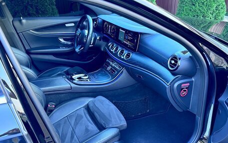 Mercedes-Benz E-Класс, 2019 год, 3 350 000 рублей, 20 фотография