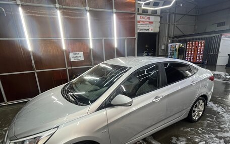 Hyundai Solaris II рестайлинг, 2013 год, 1 200 000 рублей, 4 фотография