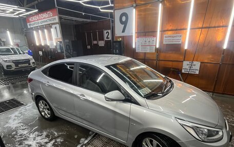 Hyundai Solaris II рестайлинг, 2013 год, 1 200 000 рублей, 3 фотография