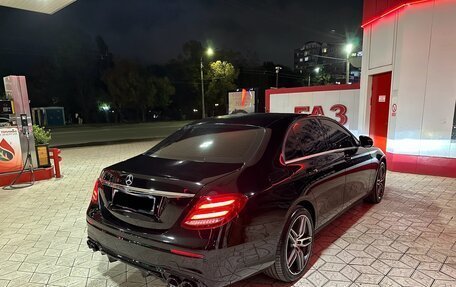 Mercedes-Benz E-Класс, 2017 год, 1 900 000 рублей, 3 фотография