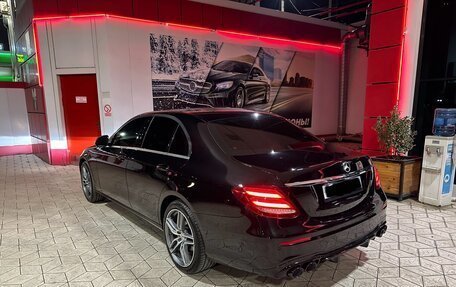 Mercedes-Benz E-Класс, 2017 год, 1 900 000 рублей, 4 фотография