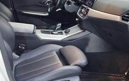 BMW 3 серия, 2019 год, 3 200 000 рублей, 15 фотография