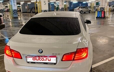 BMW 5 серия, 2011 год, 1 900 000 рублей, 2 фотография