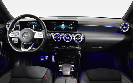 Mercedes-Benz CLA, 2019 год, 3 390 000 рублей, 13 фотография