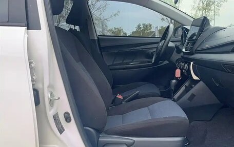 Toyota Yaris XP150 рестайлинг, 2021 год, 1 190 000 рублей, 14 фотография