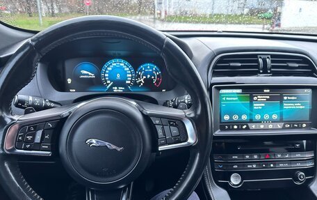 Jaguar F-Pace, 2016 год, 2 420 000 рублей, 13 фотография