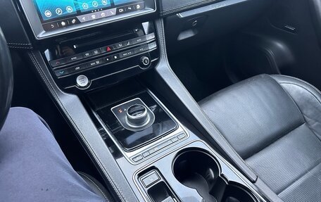 Jaguar F-Pace, 2016 год, 2 420 000 рублей, 14 фотография