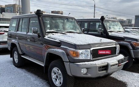 Toyota Land Cruiser 70, 2015 год, 7 600 000 рублей, 2 фотография