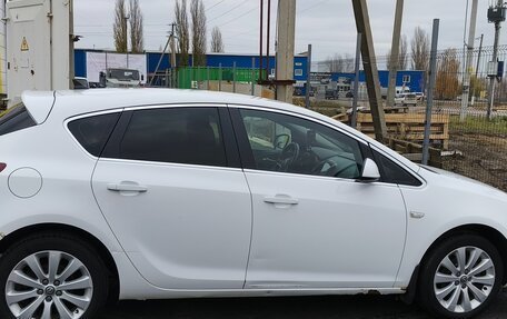 Opel Astra J, 2011 год, 600 000 рублей, 3 фотография