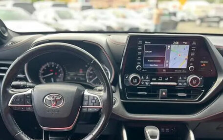Toyota Highlander, 2022 год, 8 000 000 рублей, 10 фотография