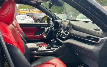 Toyota Highlander, 2022 год, 8 000 000 рублей, 16 фотография