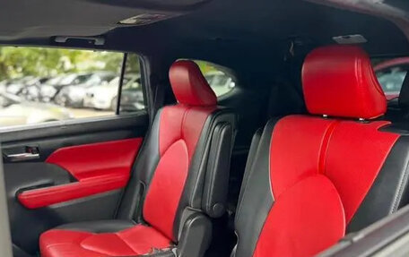 Toyota Highlander, 2022 год, 8 000 000 рублей, 12 фотография