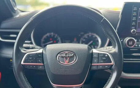 Toyota Highlander, 2022 год, 8 000 000 рублей, 18 фотография