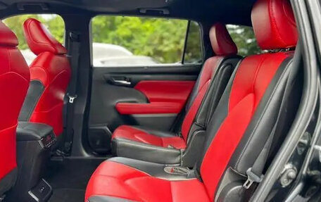 Toyota Highlander, 2022 год, 8 000 000 рублей, 17 фотография