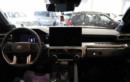 Toyota Tacoma, 2024 год, 11 500 000 рублей, 15 фотография