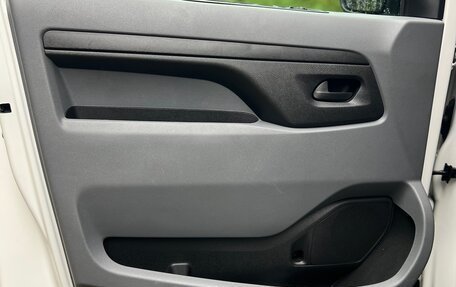 Opel Vivaro, 2021 год, 2 299 000 рублей, 19 фотография