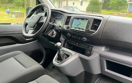 Opel Vivaro, 2021 год, 2 299 000 рублей, 10 фотография