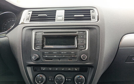 Volkswagen Jetta VI, 2015 год, 1 050 000 рублей, 19 фотография