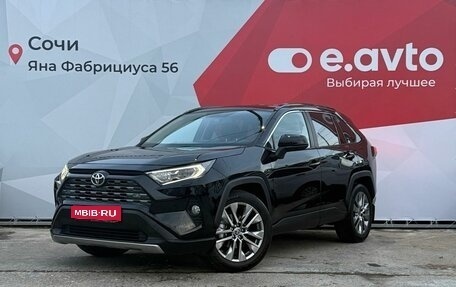 Toyota RAV4, 2021 год, 3 900 000 рублей, 1 фотография