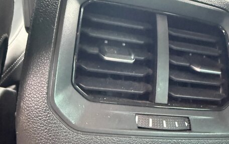 Volkswagen Tiguan II, 2020 год, 2 720 000 рублей, 9 фотография