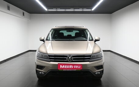 Volkswagen Tiguan II, 2018 год, 2 615 000 рублей, 3 фотография