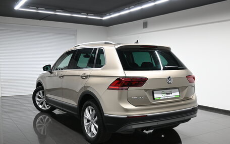 Volkswagen Tiguan II, 2018 год, 2 615 000 рублей, 6 фотография