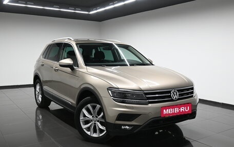 Volkswagen Tiguan II, 2018 год, 2 615 000 рублей, 5 фотография