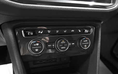 Volkswagen Tiguan II, 2018 год, 2 615 000 рублей, 20 фотография