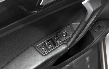 Volkswagen Tiguan II, 2018 год, 2 615 000 рублей, 27 фотография